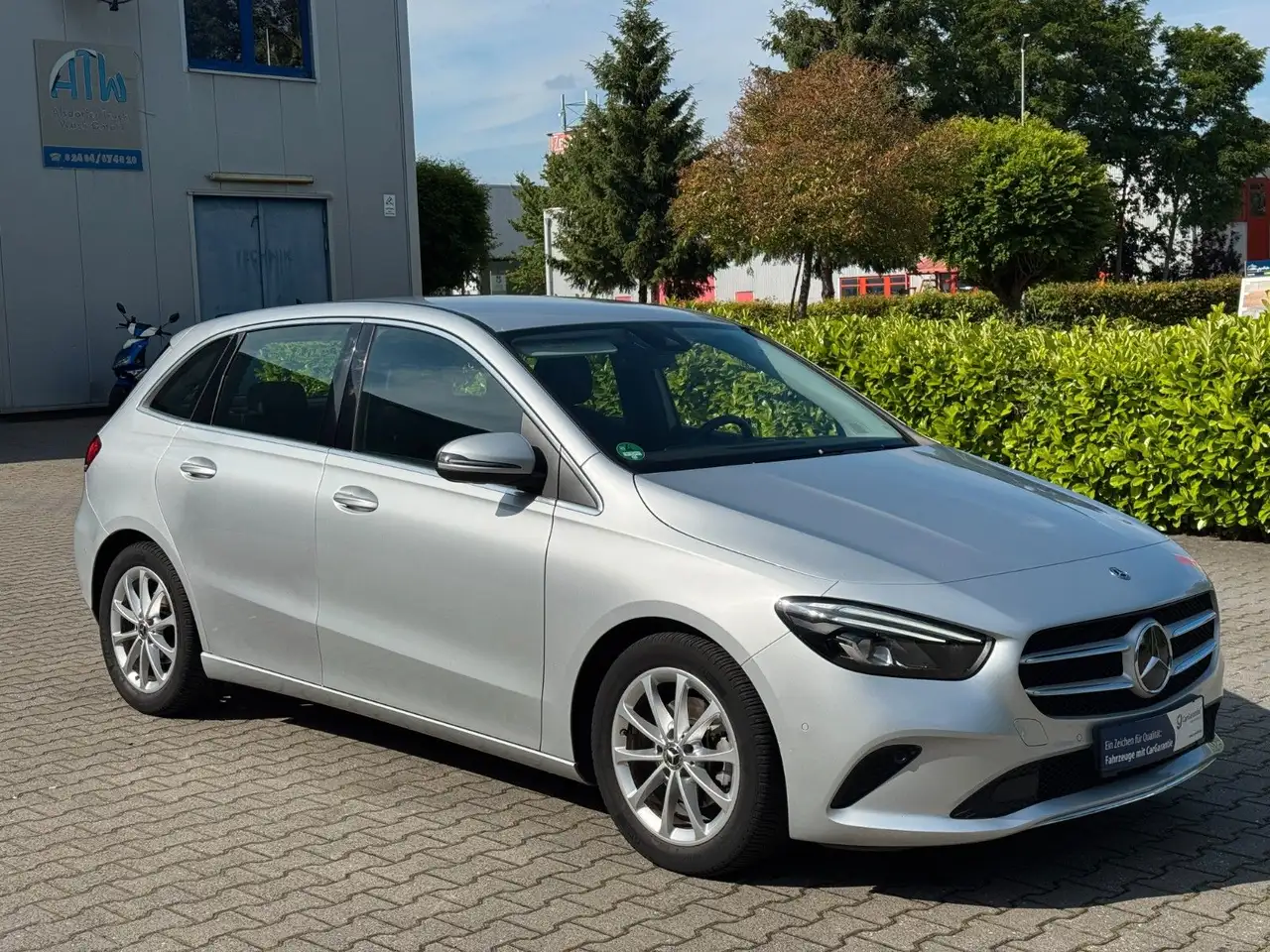 Mercedes-Benz B 180