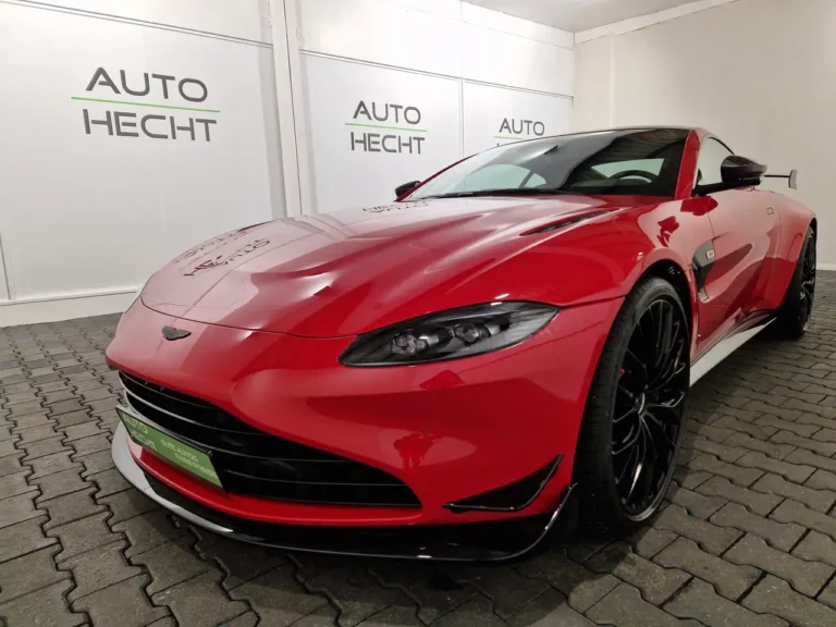 Aston Martin V8