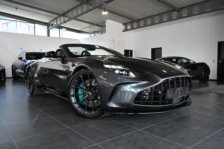 Aston Martin V8