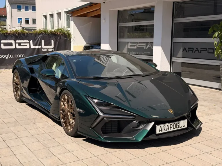 Lamborghini Revuelto